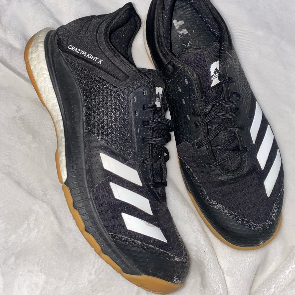 woman’s size 9 volleyball shoes